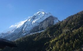 Ai Piedi Della Marmolada